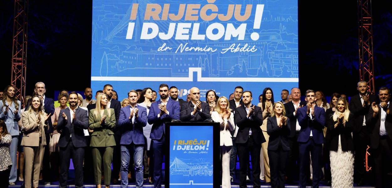 Nermin Abdić večeras na predstavljanju odborničkih kandidata (Foto: DPS)