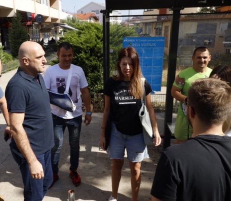 Abdić na jednom od autoobuskih stajališta u Podgorici (Foto: DPS)