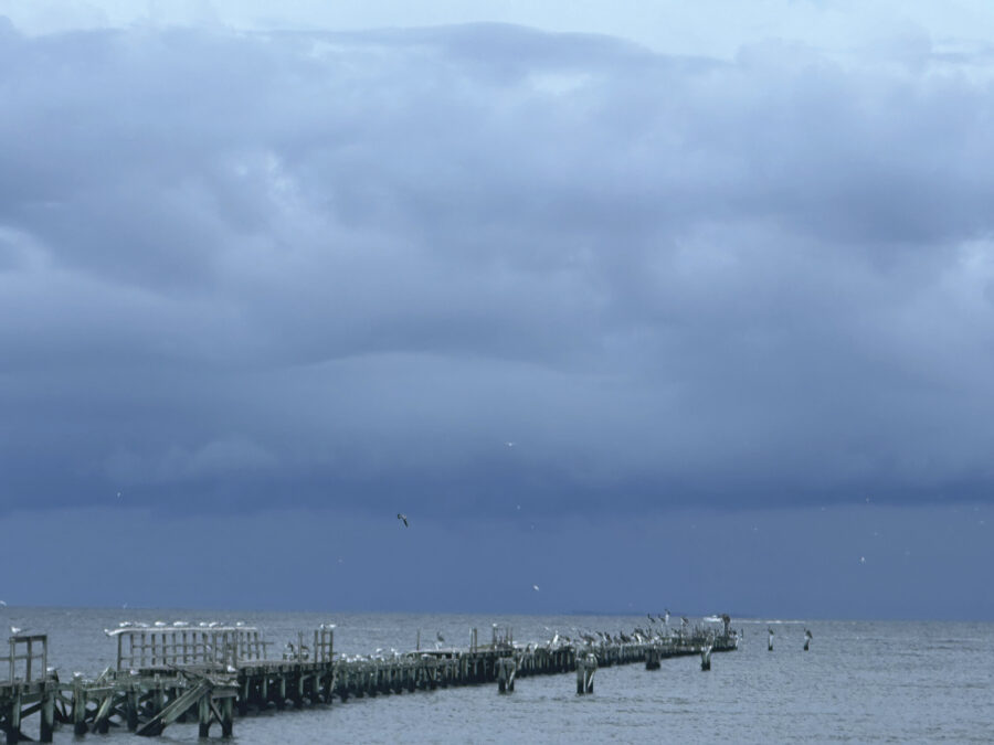 Weather begins to form from Tropical Storm Francine on the Harrison County Beaches in Pass Christian, Miss. Monday, Sept. 9, 2024. (Hunter Dawkins/The Gazebo Gazette via AP) (Foto: Hunter Dawkins)