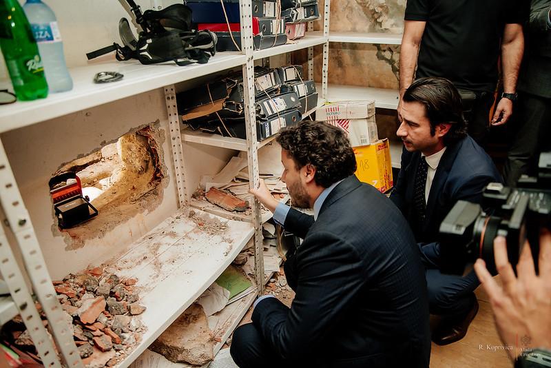 Abazović i Kovač i rupa u zidu depoa Višeg suda