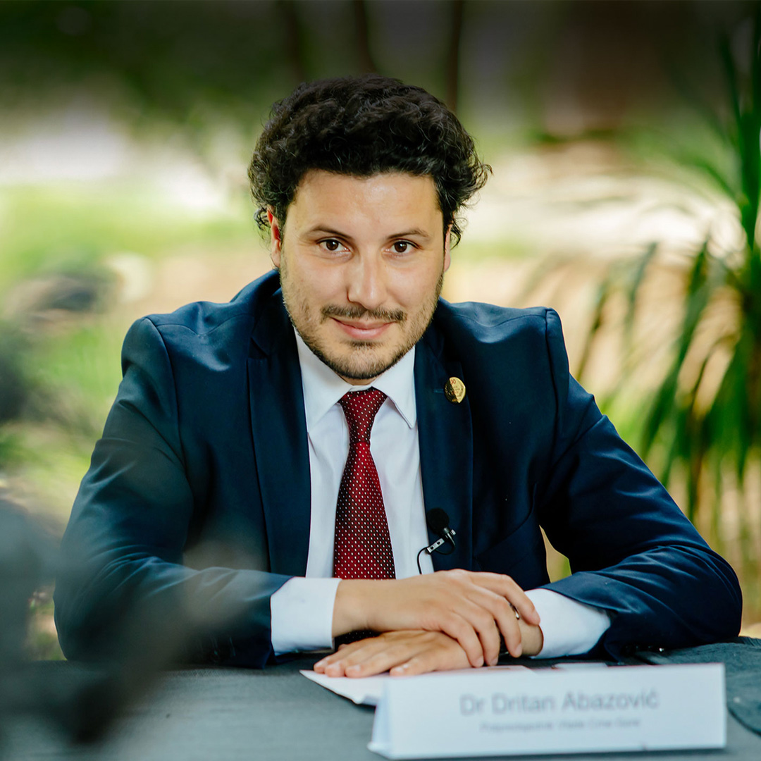 U kasne sate sazvao sastanak sa policijskim funkcionerima