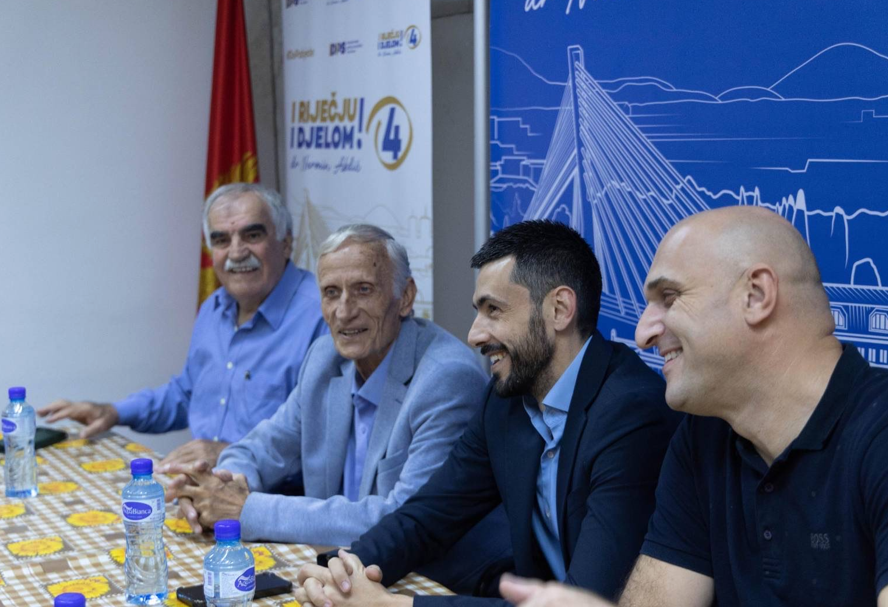 Sa posjete Udruženju penzionera (Foto: DPS)