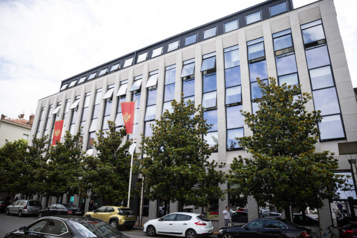 VIŠESTEPONOST U ODLUČIVANJU ČUVA SUDIJE OD ODGOVORNOSTI: Zgrada sudova u Podgorici (Foto: Vrhovni sud)