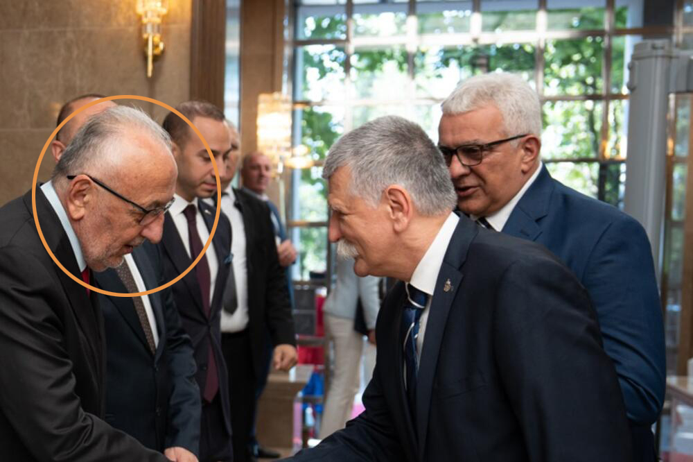 Gogić jsa Mandićem na dočeku šefa mađarskoga parlamenta Lasla Kovera, 16. septembra (Foto: Skupština Crne Gore)