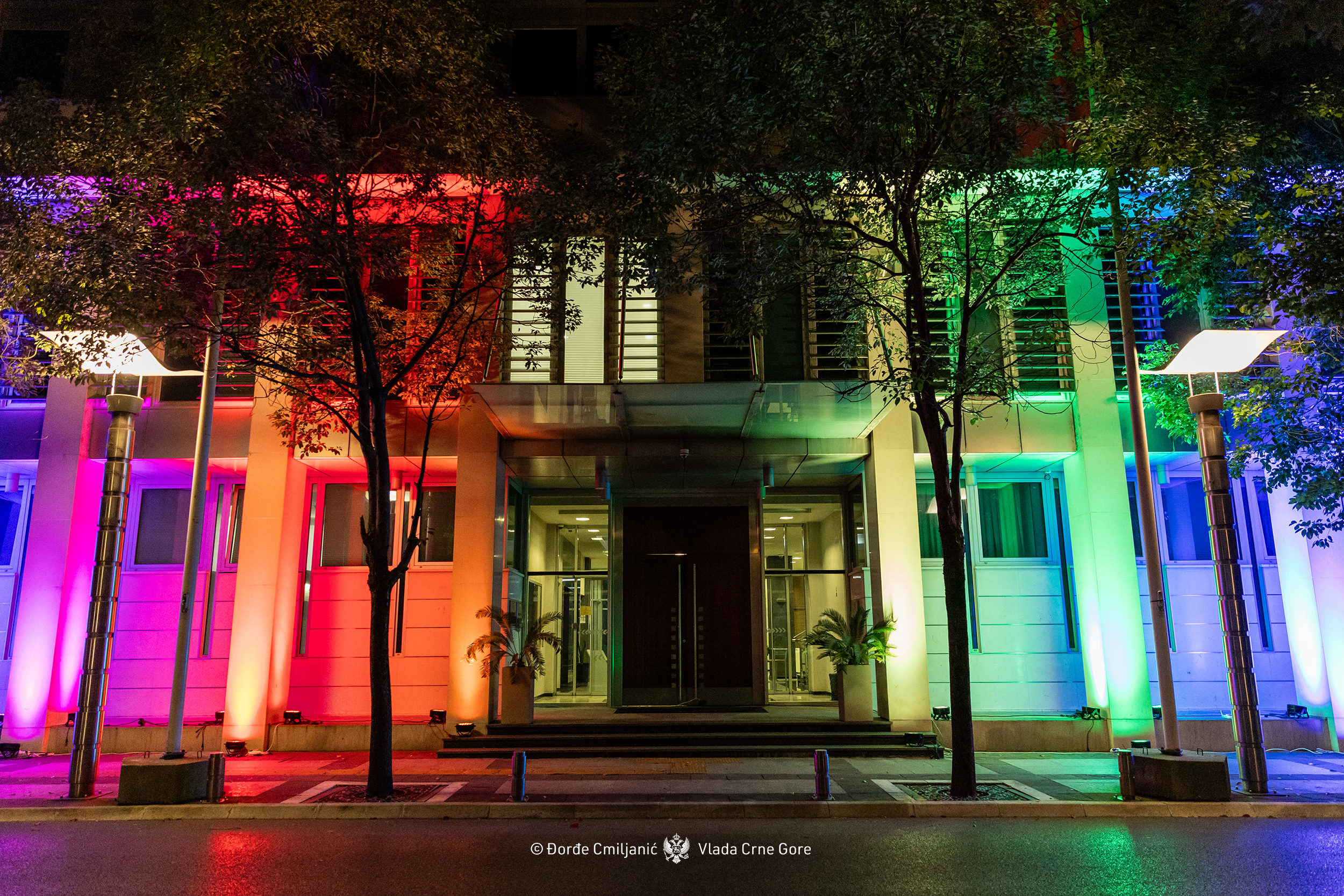 Vlada Crne Gore u duginim bojama