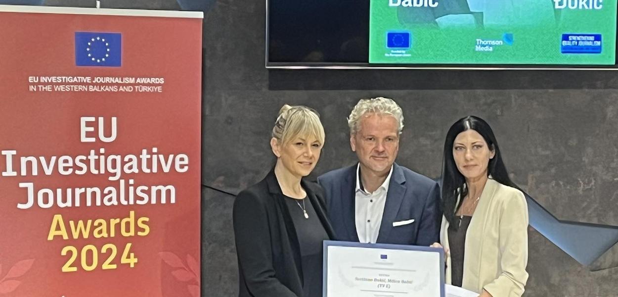 Babić i Đokić primaju nagradu (Foto: Portal ETV)