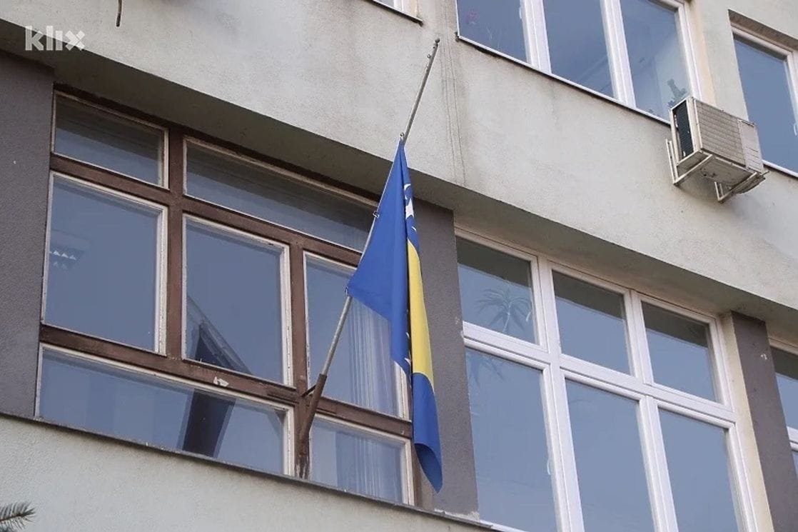 Zastave će biti spuštene na pola koplja (Foto: Klix.ba)