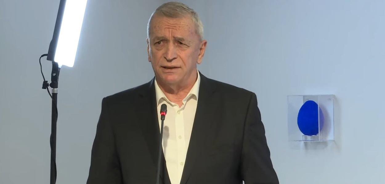 (Foto: Nagrađivani crnogorski pisac Milorad Popović)