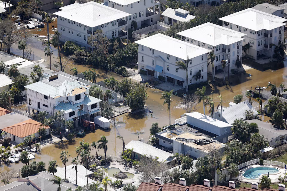 Pogled iz vazduha na poplavljene ulice nakon udara uragana Milton u Siesta Key-u, Florida, SAD, 10. oktobra 2024. (Foto: REUTERS/Marco Bello)