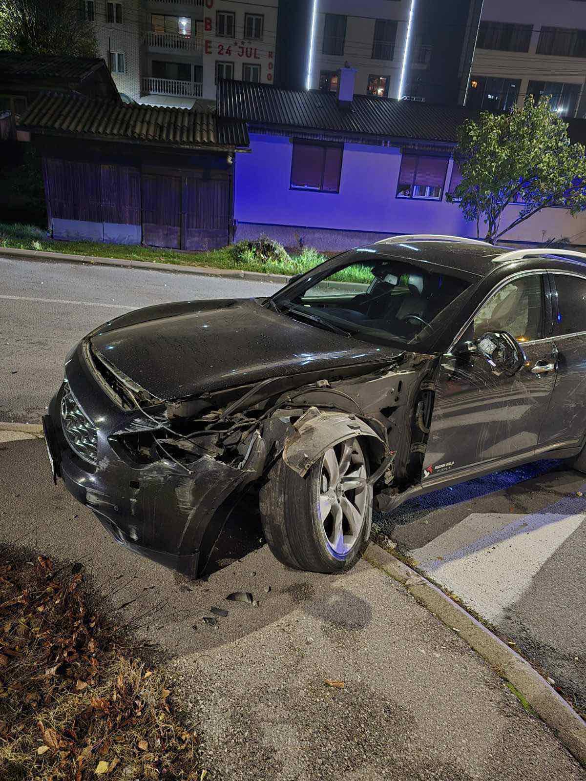 Slupano službeno vozilo Rudnika uglja (Foto: Portal ETV)