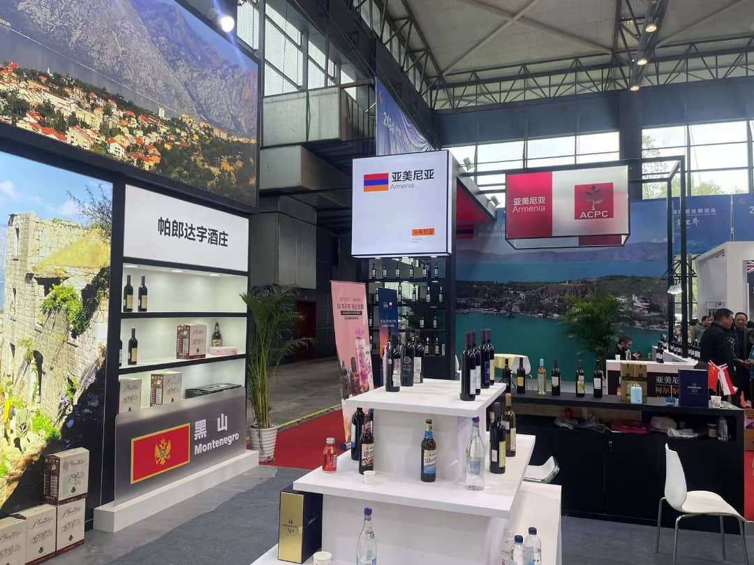 Prepravljeni štand na sajmu u Kini