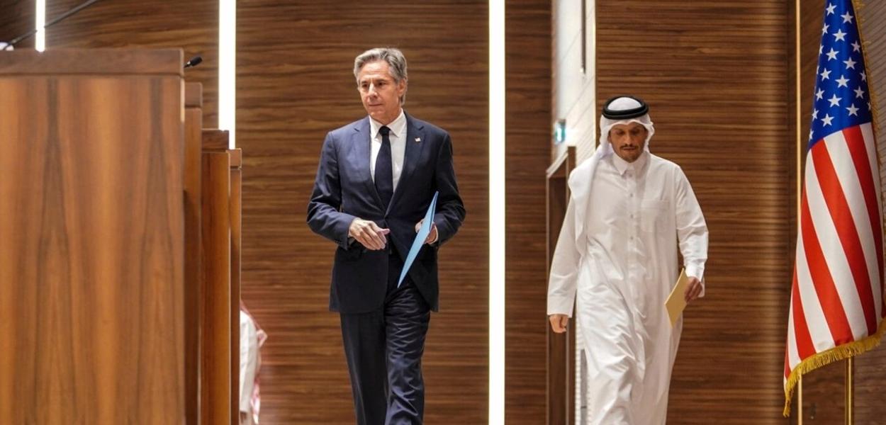 Entoni Blinken i Mohamed bin Abdulramano bin Jasim Al-Tani, u Dohi, Katar, 24. oktobra 2024. (Foto: AFP)