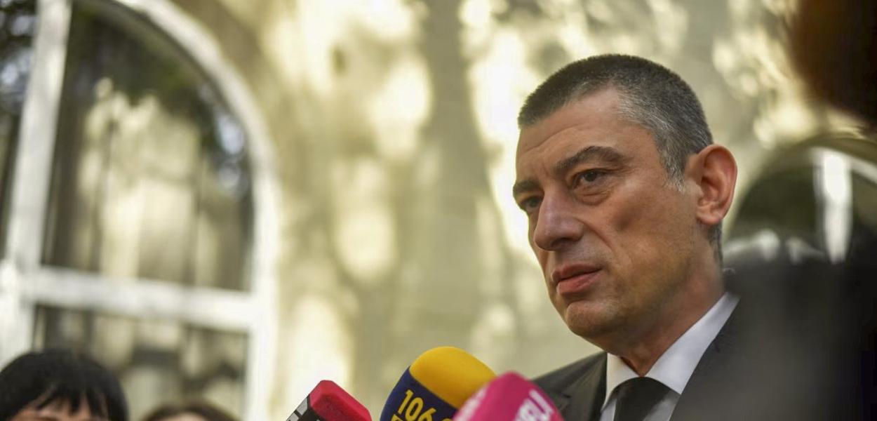 Giorgi Gaharija, lider opozicione stranke Za Gruziju, obraća se medijima nakon glasanja na biračkom mjestu u Tbilisiju 26. oktobra