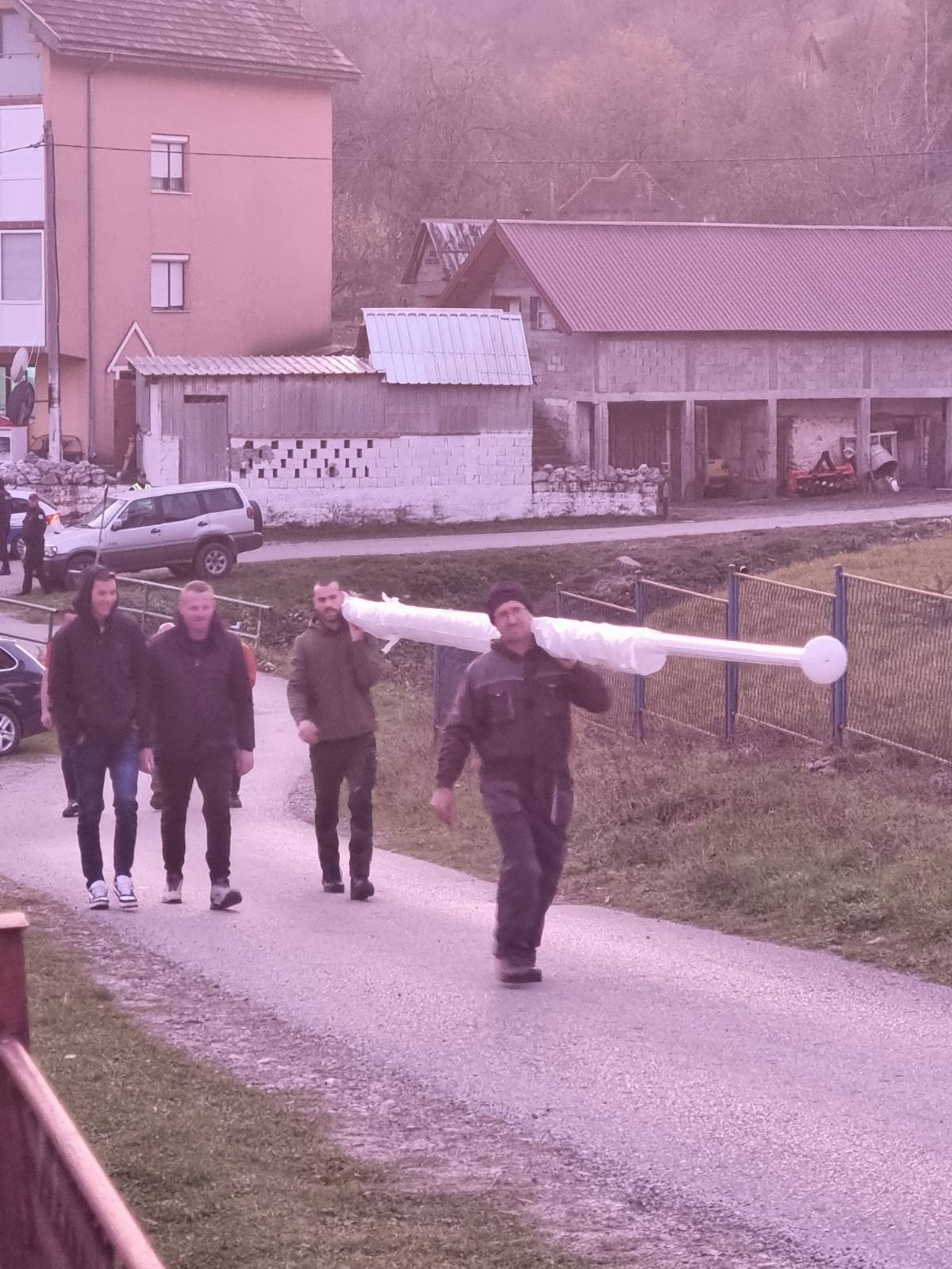 Mještani donose novi jarbol