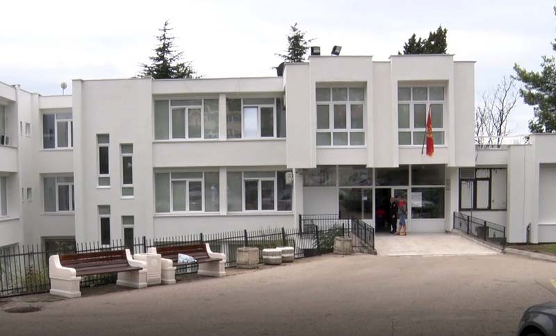 POD LUPOM: Opšta bolnica u Baru (Foto: Radio Bar)