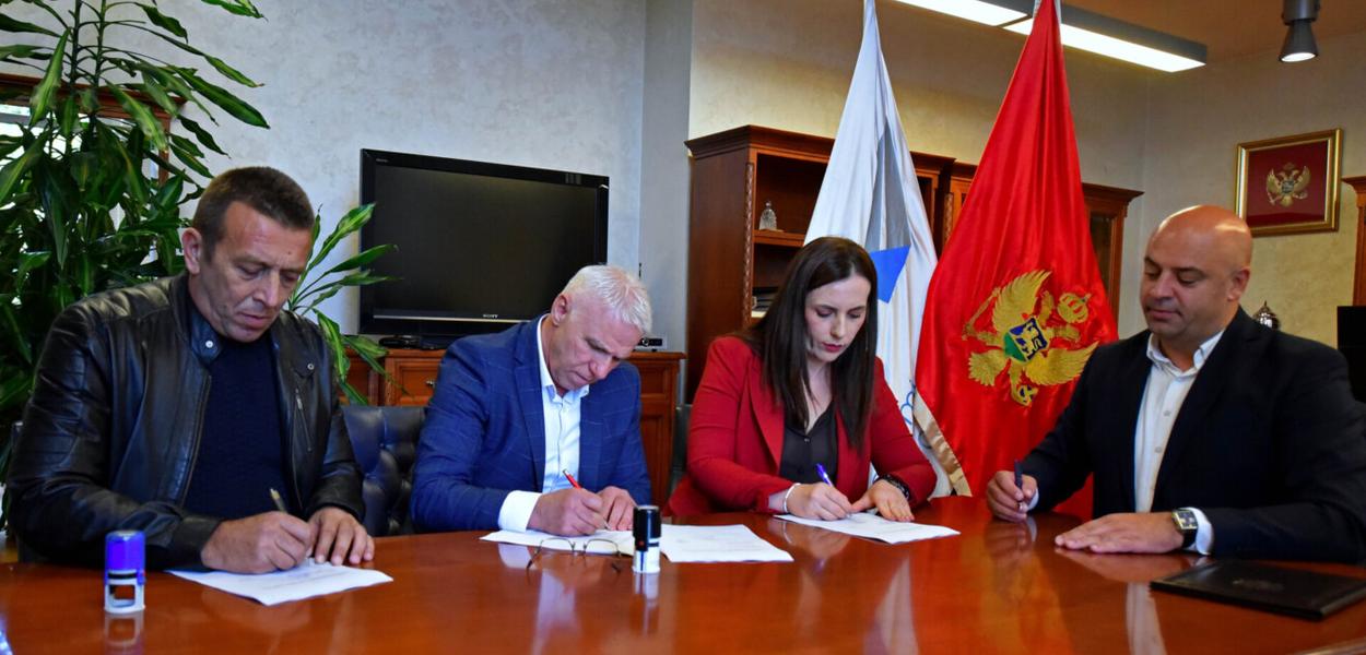 Sa potpisivanja kolektivnog ugovora (Foto: Aerodromi Crne Gore)