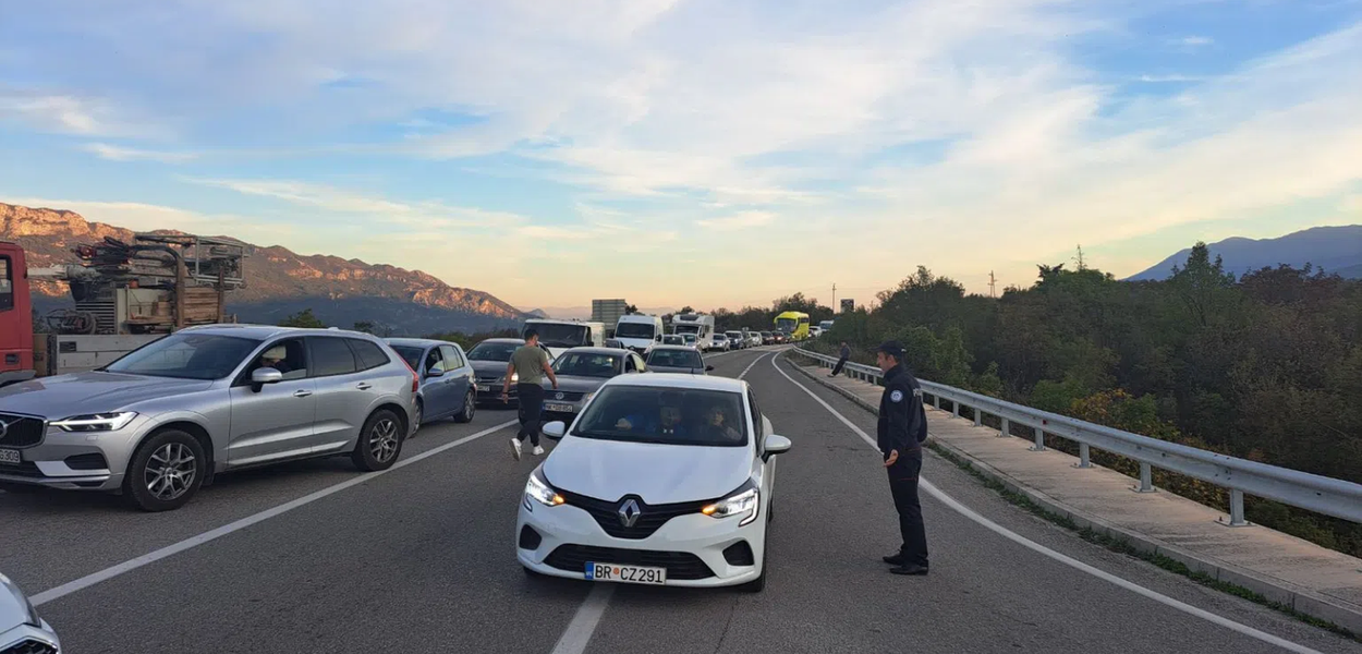 Blokada u Bogetićima (Foto: RTNK)
