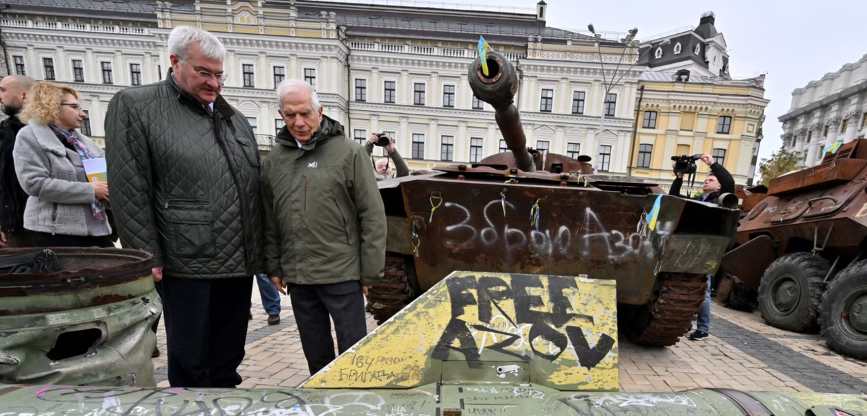Visoki predstavnik EU Žozep Borelj (desno) i ukrajinski šef diplomatije Andrij Sibiha (lijevo) u Kijevu, Ukrajina, 9. novembra 2024. (Foto: AFP)