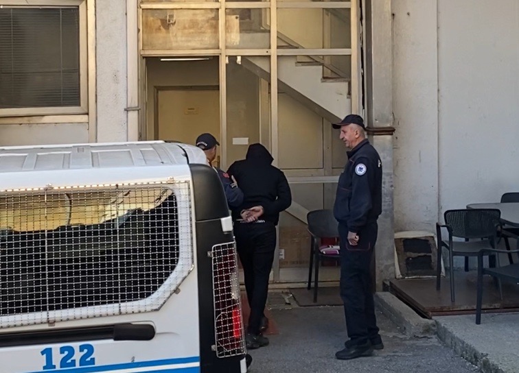 Privođenje osumnjičenog u Tužilaštvo (Foto: Ivona Đokić/TV E)