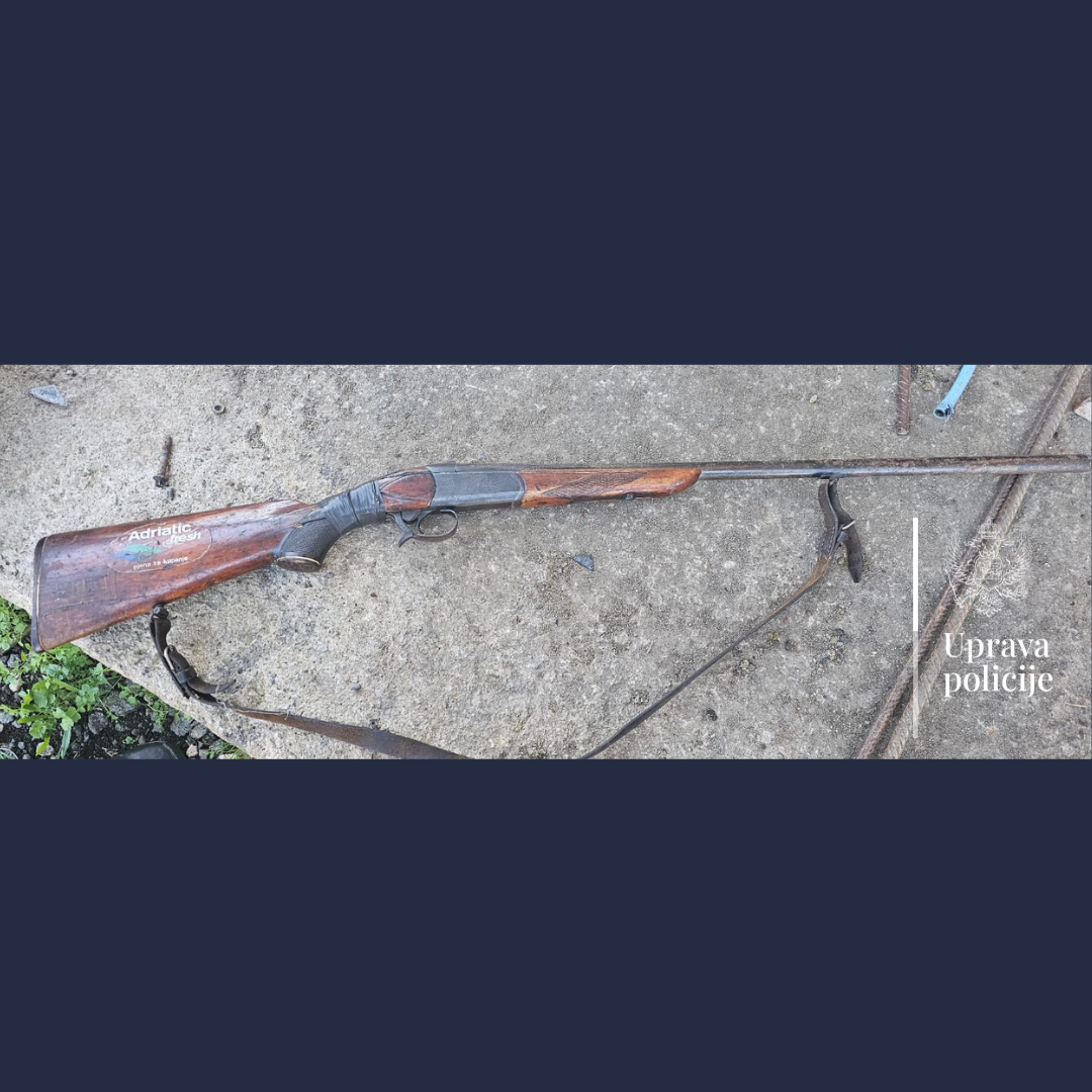 Oduzeta puška (Foto: Uprava policije)