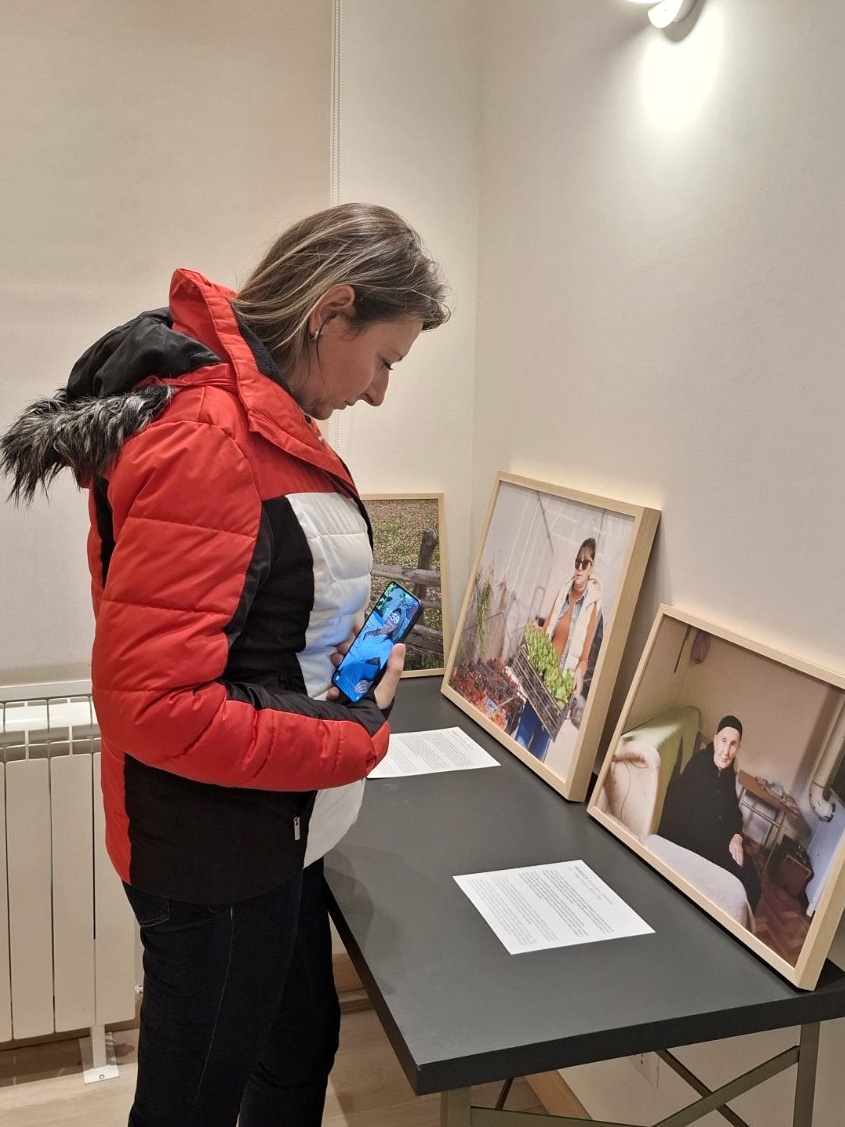 Sa izložbe „Djevojka sa sela“