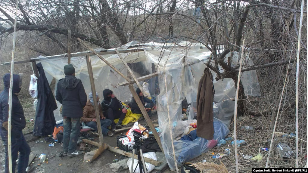 Migranti u divljem kampu, 5. februar 2015. (Ilustrativna fotografija) (Foto: Ognjen Zorić, Norbert Šinković (RFE/RL))