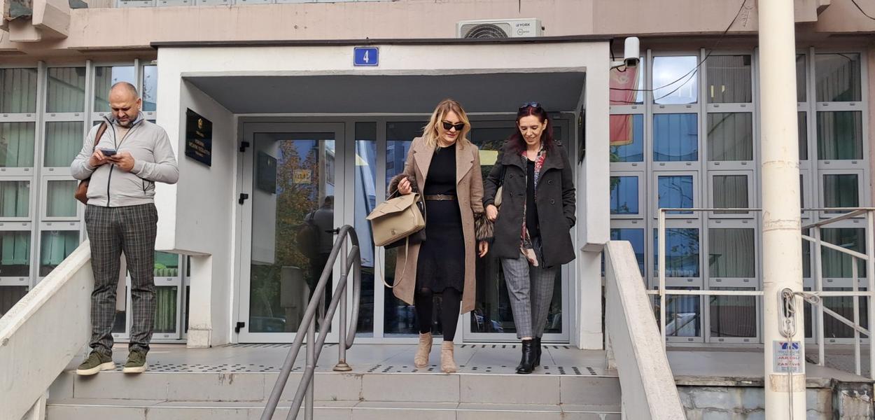 Laković i Krsmanović ispred Osnovnog suda u Podgorici (Foto: Marija Žižić/Portal ETV)