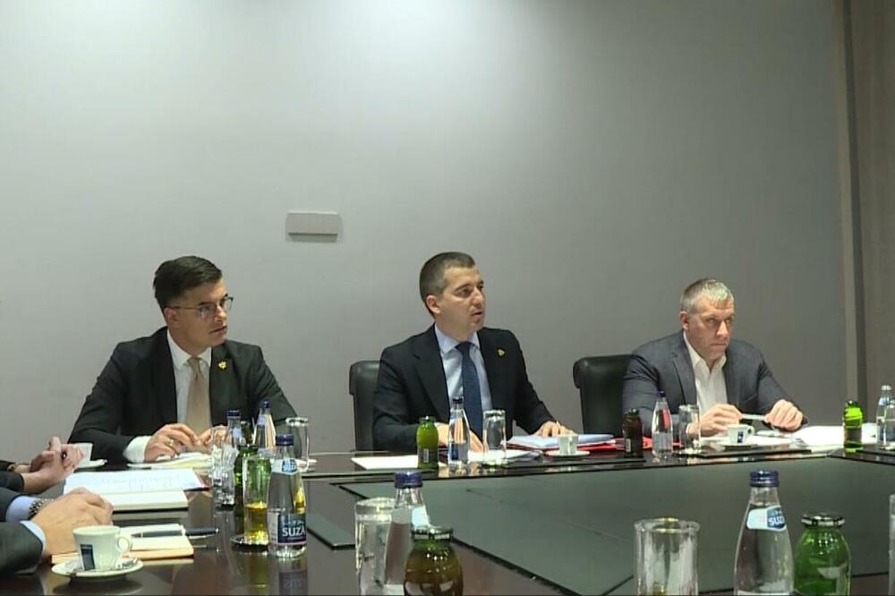 Sa sjednice BOK-a (Foto: Kabinet potpredsjednika Vlade za bezbjednost, odbranu, borbu protiv kriminala i unutrašnju politiku)