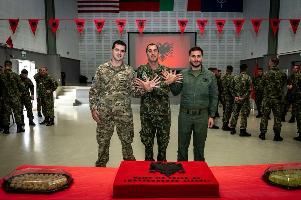 Gorvoković prvi s lijeva (Foto: Privatna arhiva/Vijesti)