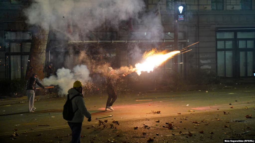 Centar Tbilisija u ranim satima 4. decembra (Foto: Mzia Saganelidze (RFE/RL))
