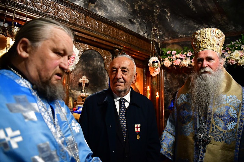 Odlikovani Gogić pored Joanikija