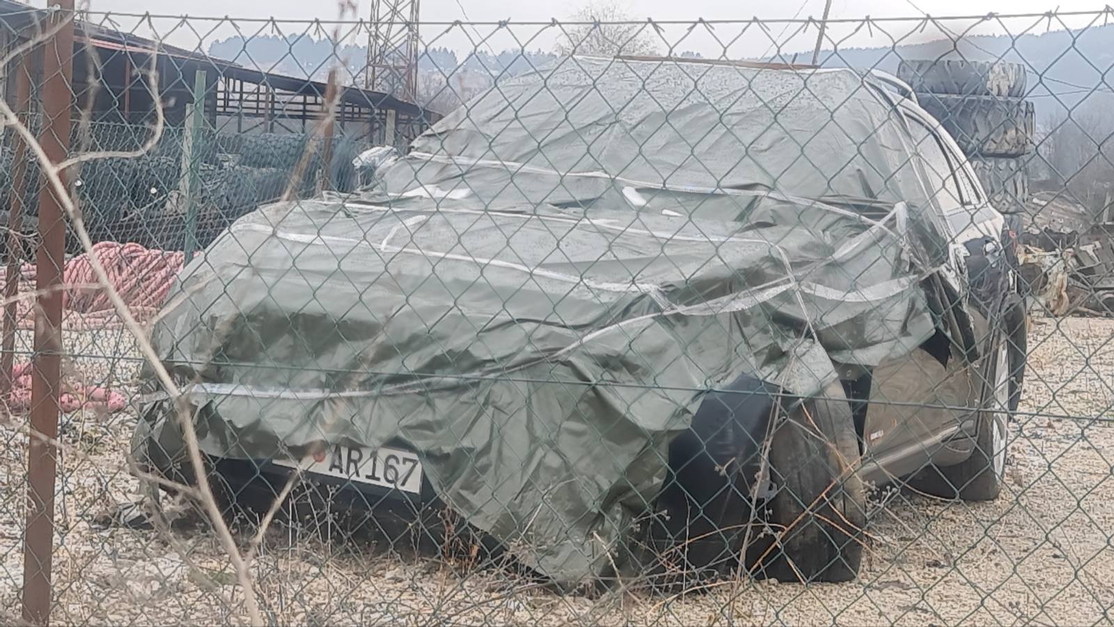 Službeni automobil koji je pijan slupao Milan Lekić od 11. oktobra „leži“ u krugu Rudnika uglja