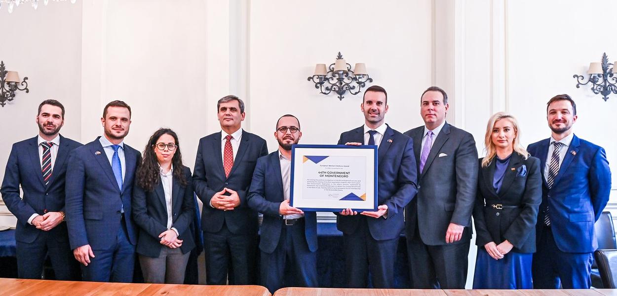 Uručenje nagrade (Foto: Vlada Crne Gore)