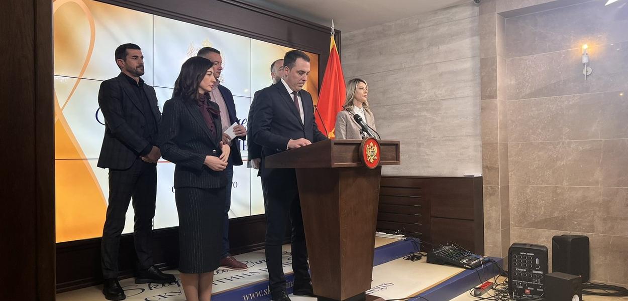 Ivan Vuković sa predstavnicima opozicije (Foto: Portal ETV/Jasmina Beharović)