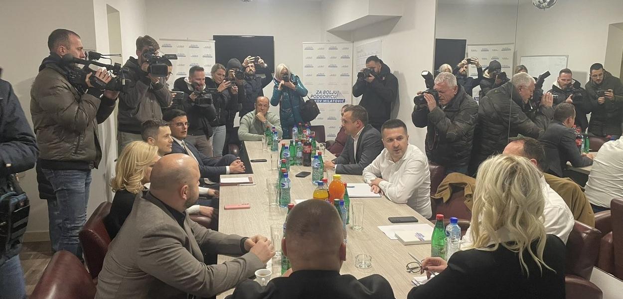 Sa večerašnjeg sastanka (Foto: Antena M)