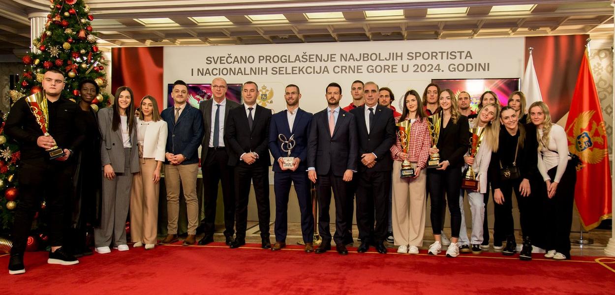 Milatović sa najboljim sportistima (Foto: Kabinet predsjednika Crne Gore)