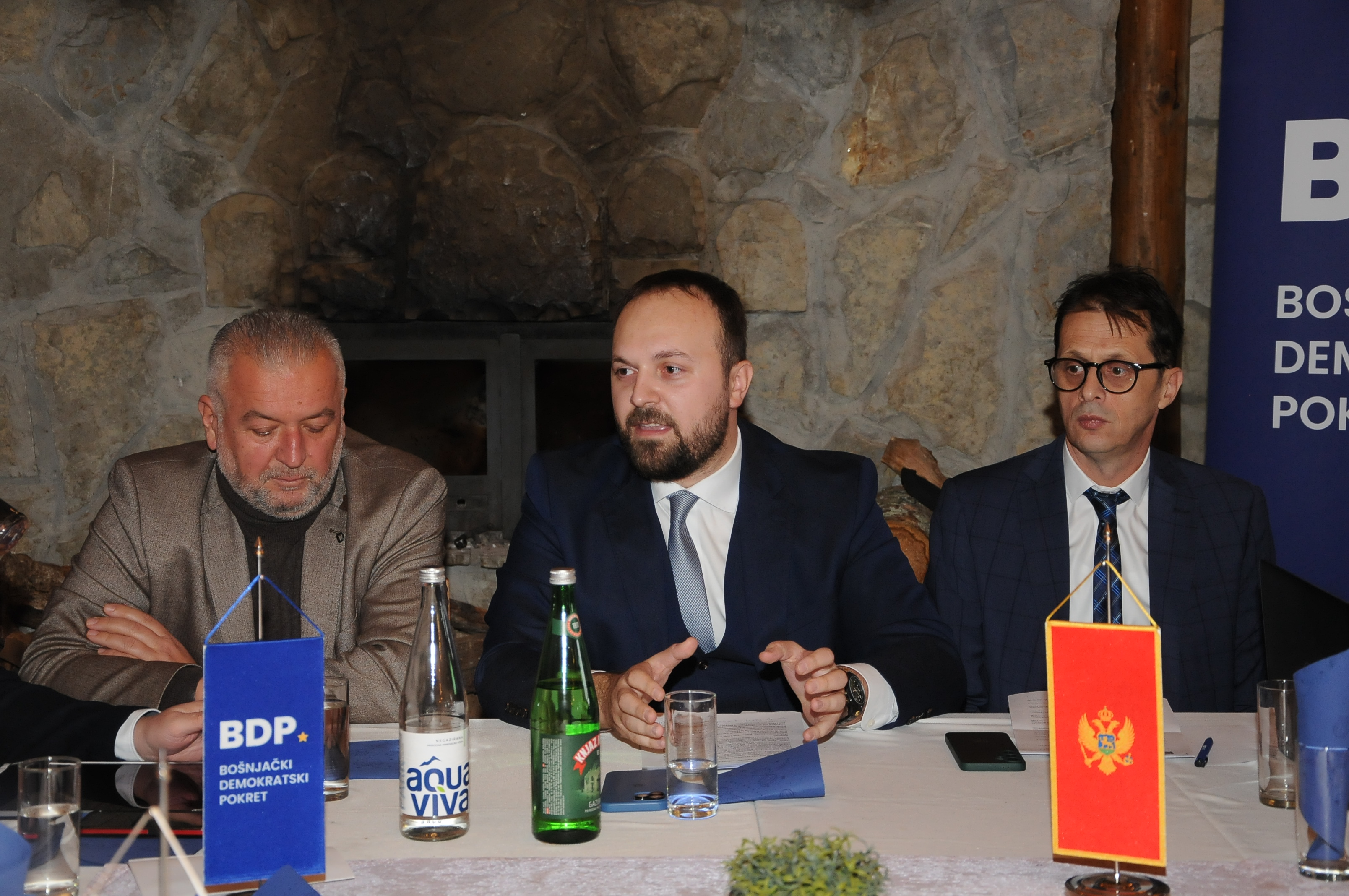 Sead Šahman (u sredini)