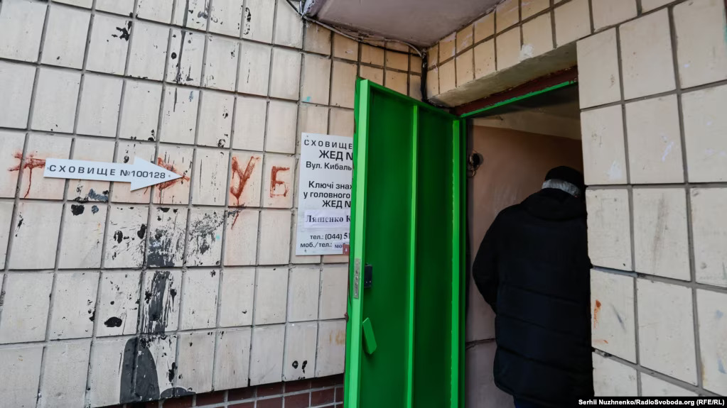 Ulaz u sklonište u Kijevu (Foto: Serhii Nuzhnenko/RadioSvoboda.org)