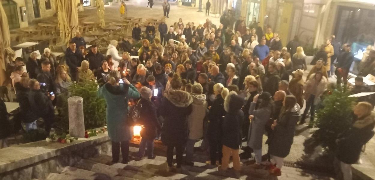 Paljenje svijeća u Herceg Novom (Foto: Portal ETV)