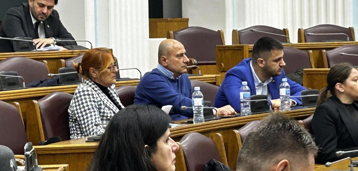 Odbornici Demokrata ni uz Cetinjane, ni uz svoje (Foto: Portal ETV/Duško Mihailović)