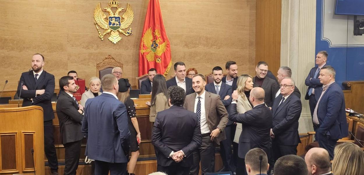 BORBA: Protest opozicije u Skupštini Crne Gore (Foto: Portal ETV)