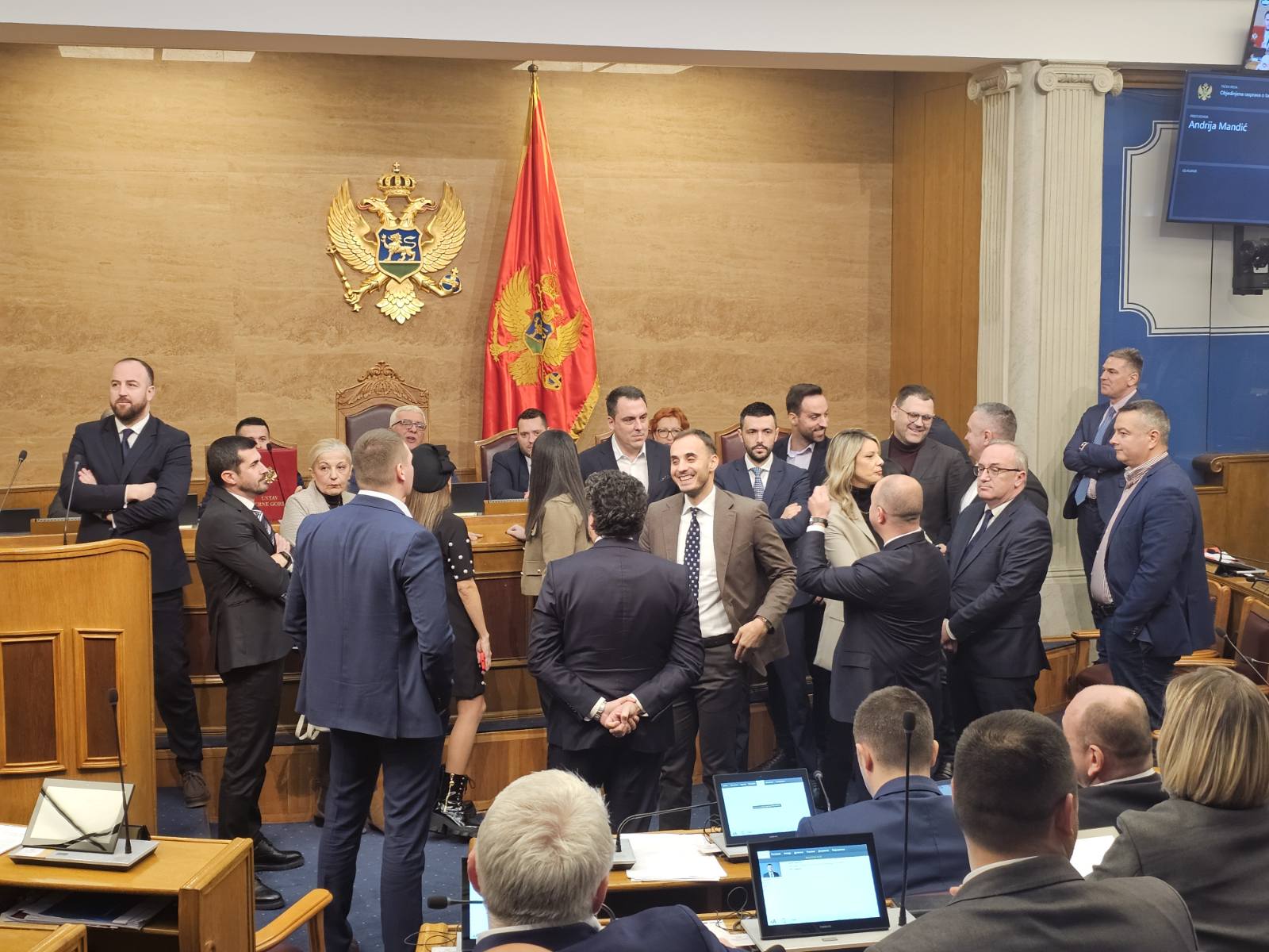 BORBA: Protest opozicije u Skupštini Crne Gore