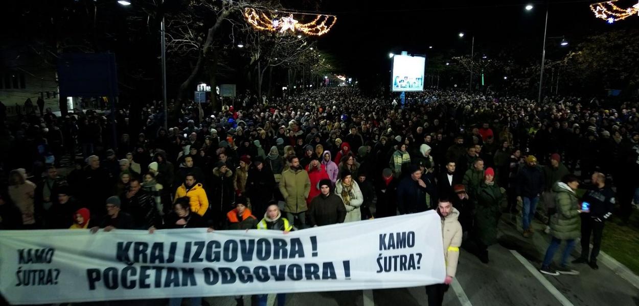 Sa večerašnjeg protesta (Foto: Portal ETV/Siniša Adamović)