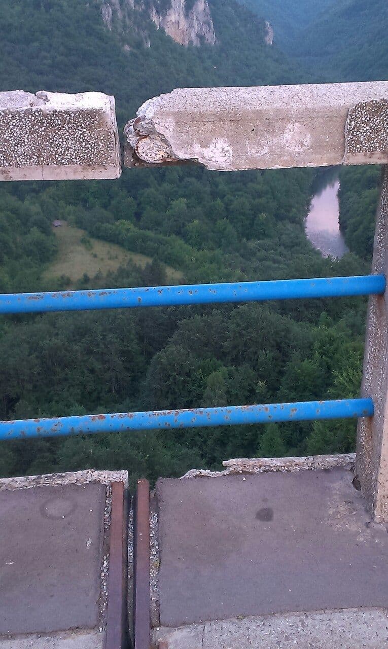 MOST NIJE REKONSTRUISAN TRI DECENIJE: Vidljiva brojna oštećenja