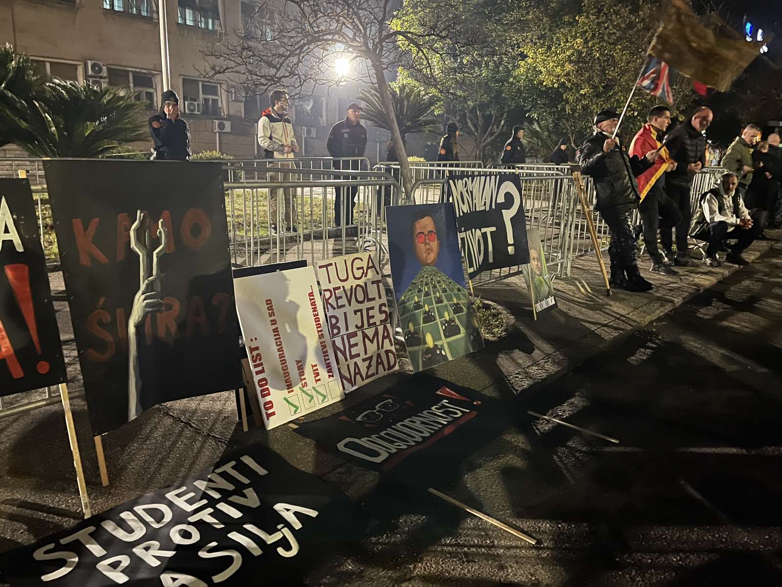 Protest ispred MUP-a 