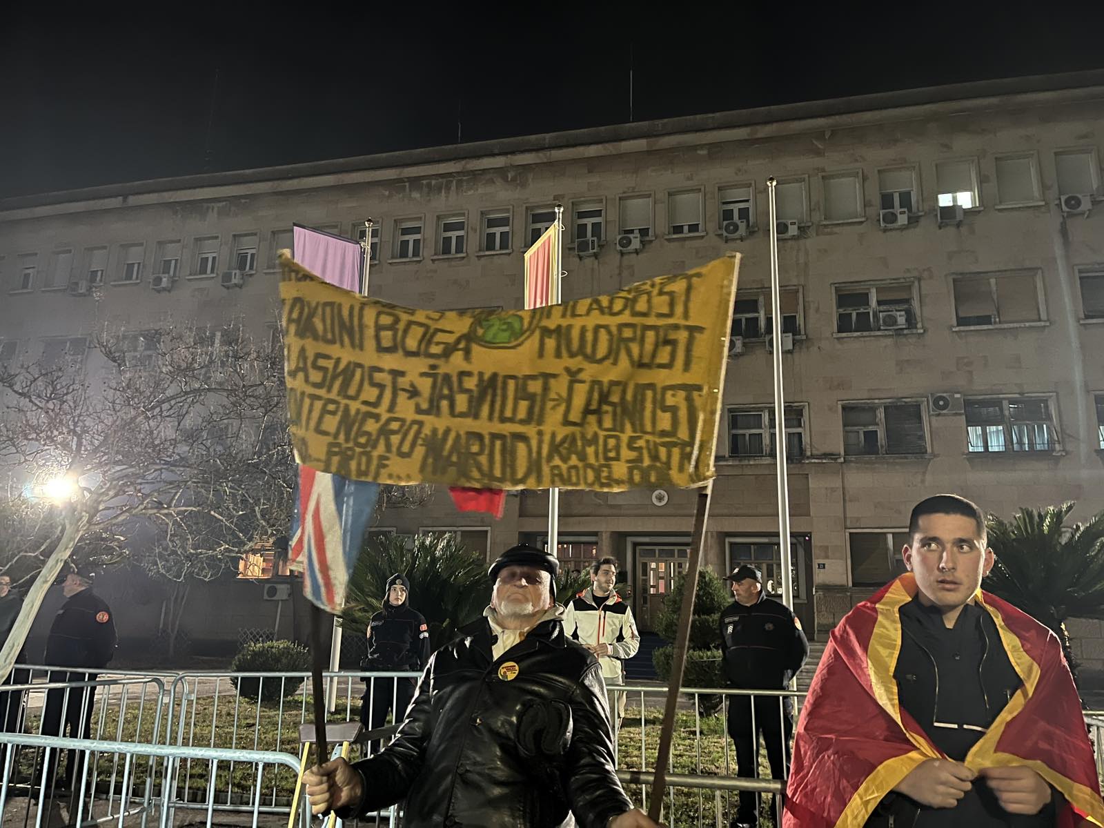 Protest ispred MUP-a 