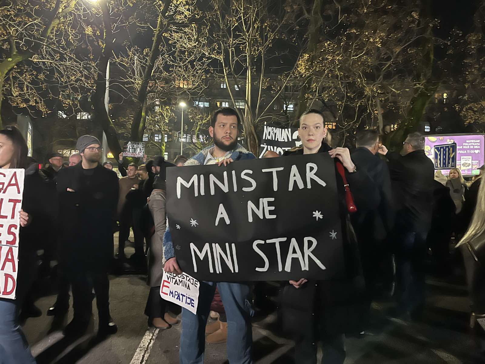 Protest ispred MUP-a