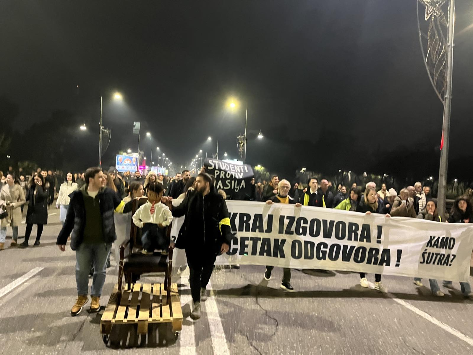 Protestnja šetnja do Skupštine Crne Gore