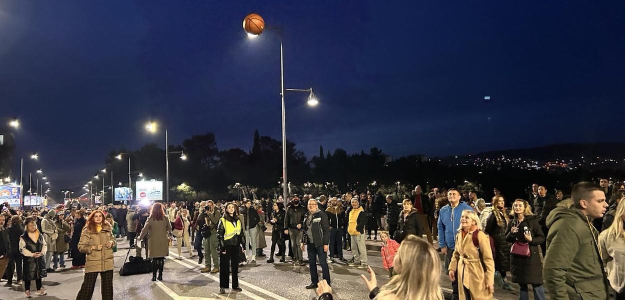Basket na mostu Blaža Jovanovića (Foto: Portal ETV/Duško Mihailović)