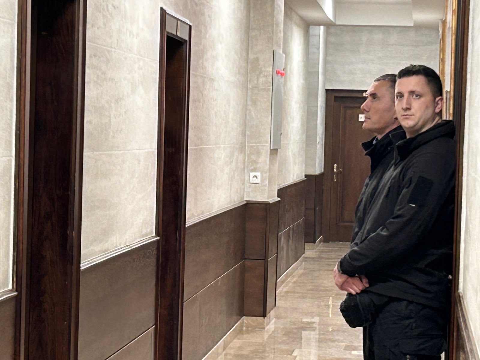 Obezbjeđenje ispred kluba DPS